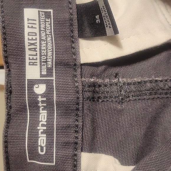 Men's Carhartt canvas cargo shorts - basically new - Picture 3 of 3